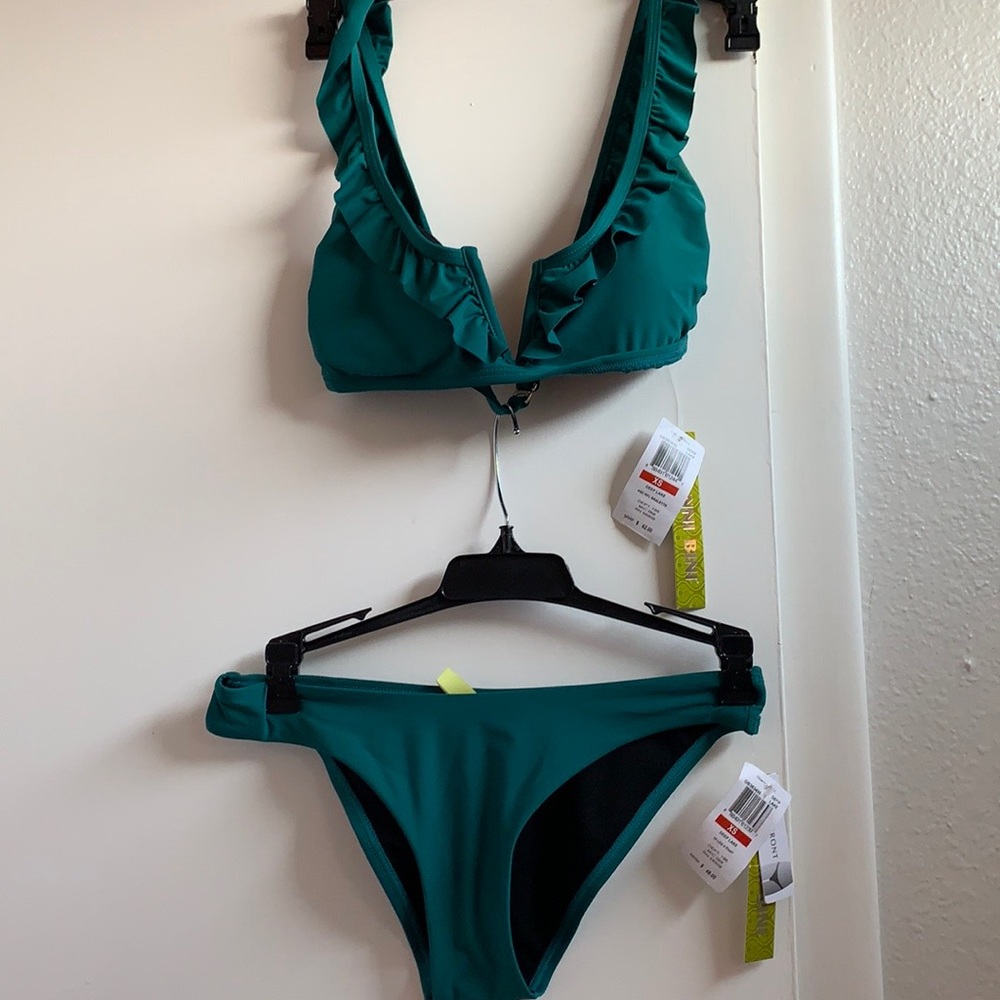 ONLY. NOW. 45.  GIANNI. BINI. SET